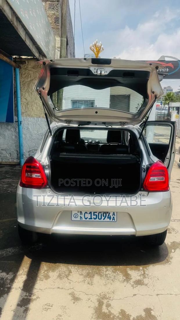 Suzuki Swift 2022 Silver