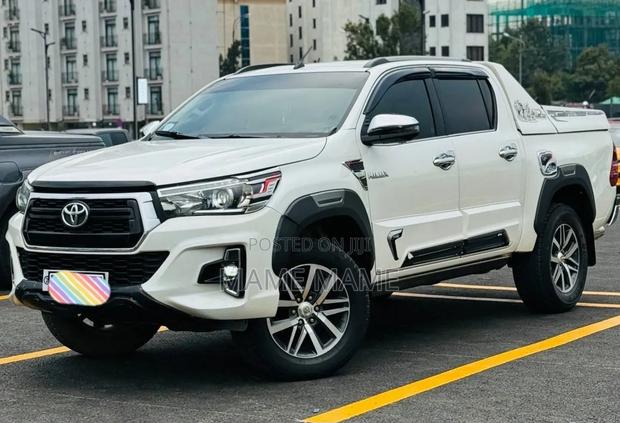 Toyota Hilux 2019 White