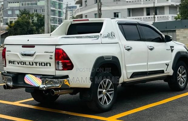 Toyota Hilux 2019 White