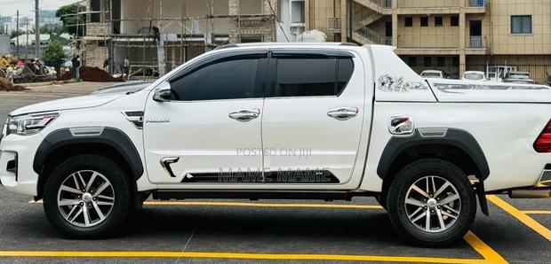 Toyota Hilux 2019 White