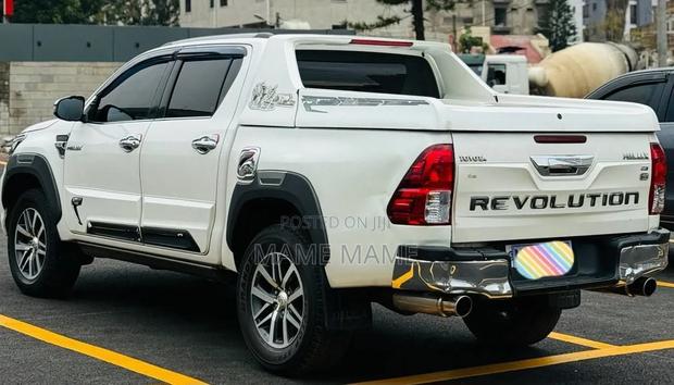 Toyota Hilux 2019 White