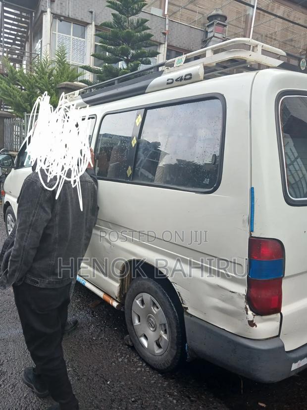 Toyota Grand HiAce 2002 White