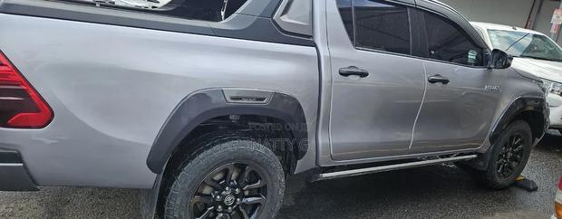 Toyota Hilux 2022 Silver