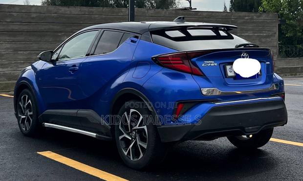 Toyota C-HR 2021 Blue