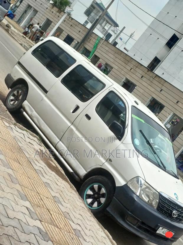 Car 2008 White