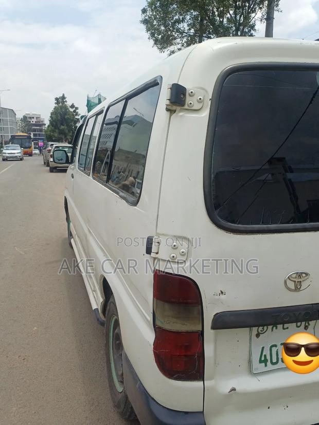 Car 2008 White