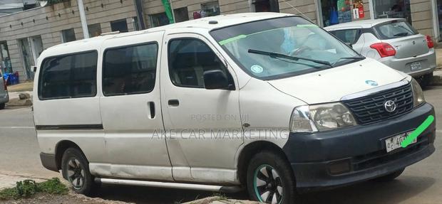 Car 2008 White