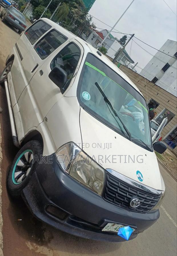 Car 2008 White