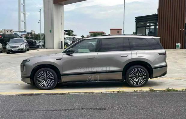 New Volkswagen ID.6 2025 Gray
