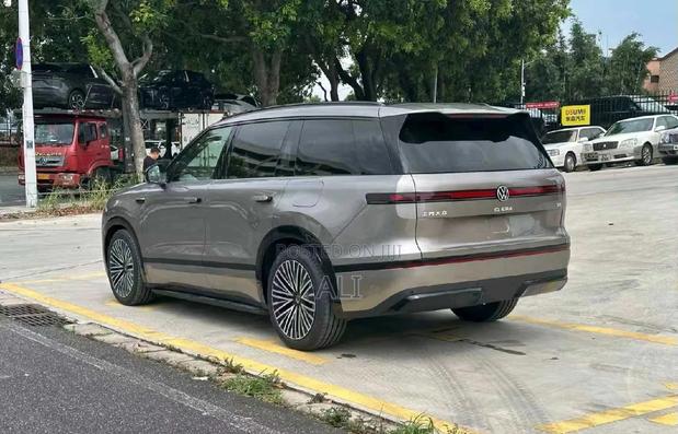 New Volkswagen ID.6 2025 Gray