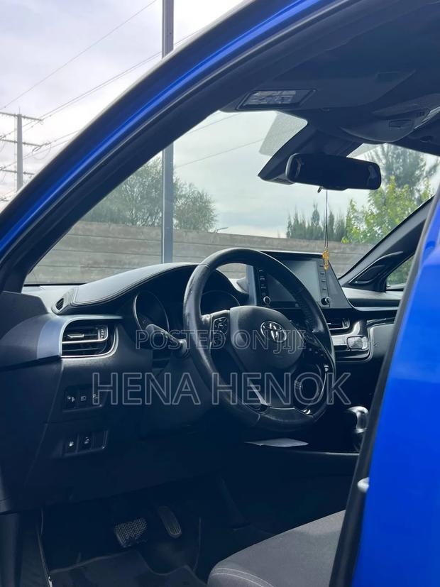 Toyota C-HR 2021 Blue