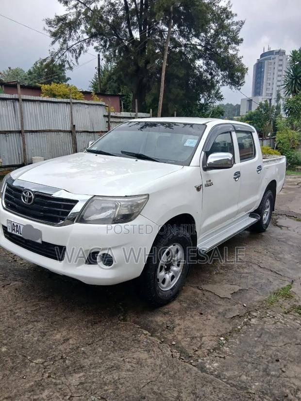Toyota Hilux 2011 White