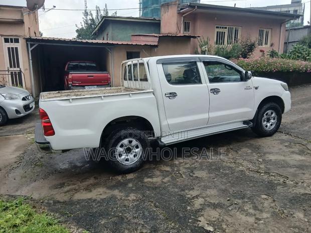 Toyota Hilux 2011 White