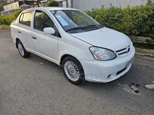 Toyota Platz 2005 White