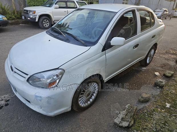 Toyota Platz 2005 White