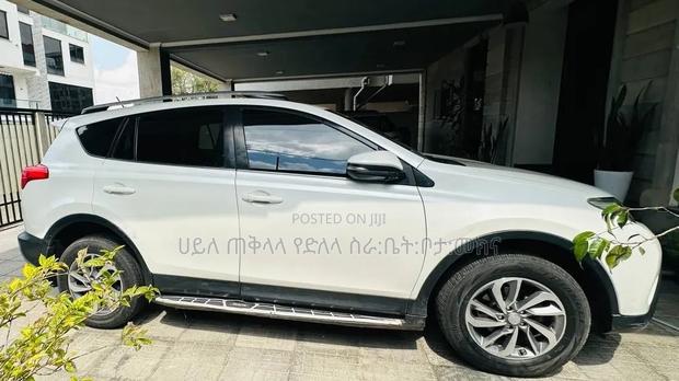 Toyota RAV4 2016 White