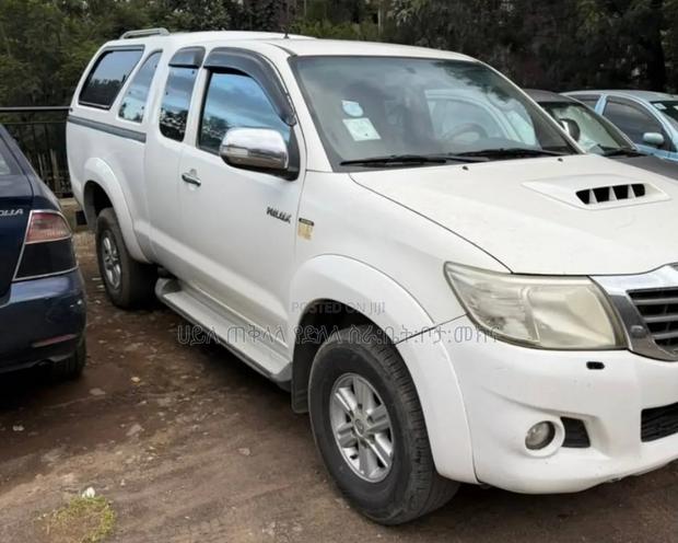 Toyota Hilux 2013 White