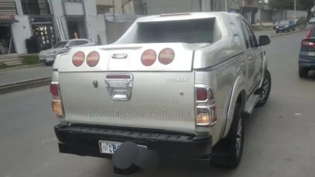 Toyota Hilux 2012 Gold
