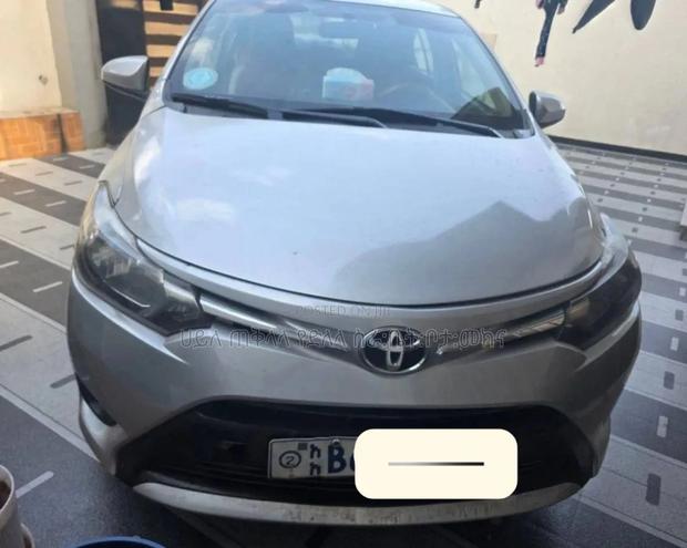 Toyota Yaris 2017 Silver