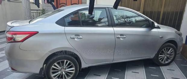 Toyota Yaris 2017 Silver