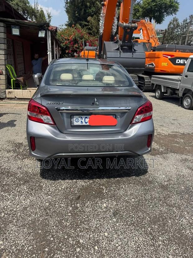 Mitsubishi Attrage 2022 Gray