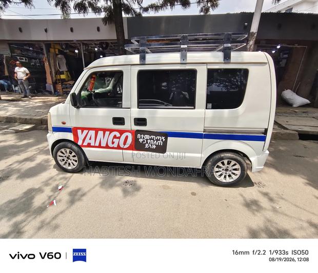 Suzuki Every Wagon 2010 White