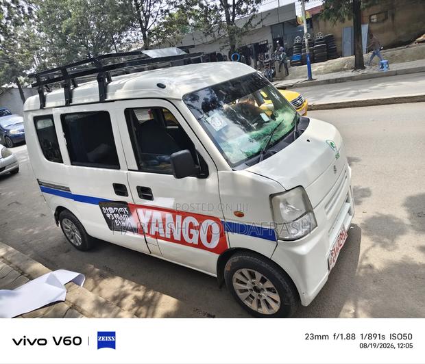 Suzuki Every Wagon 2010 White