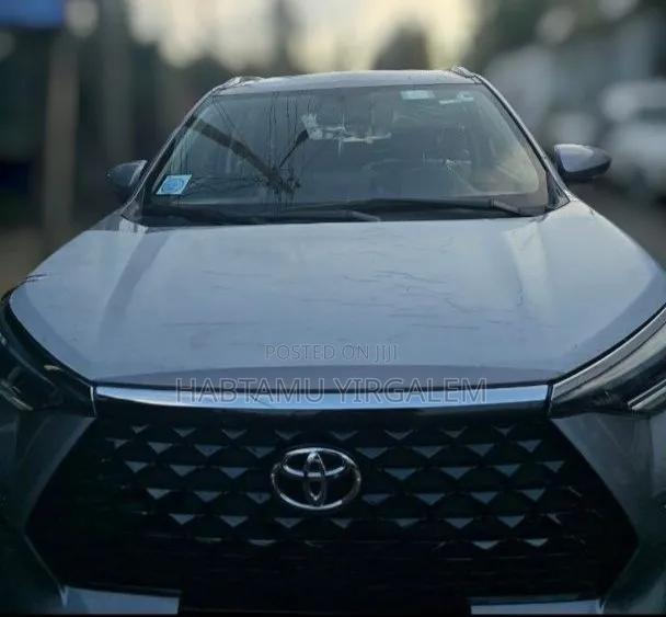 New Toyota Veloz 1.5 CVT FWD 2023 Silver