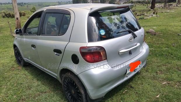 Toyota Vitz 2001 Silver