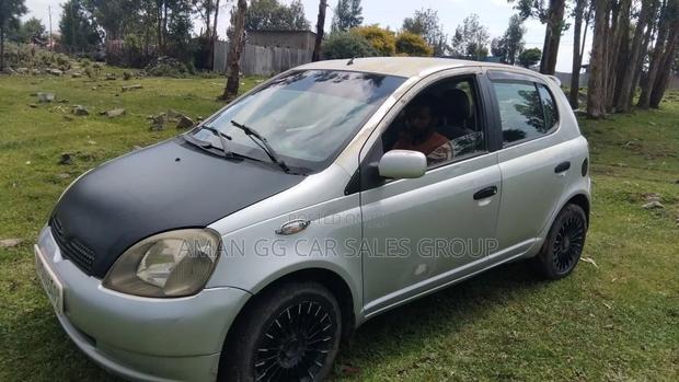Toyota Vitz 2001 Silver