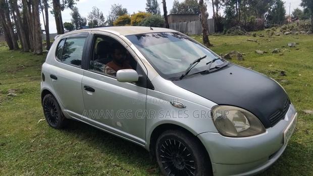 Toyota Vitz 2001 Silver