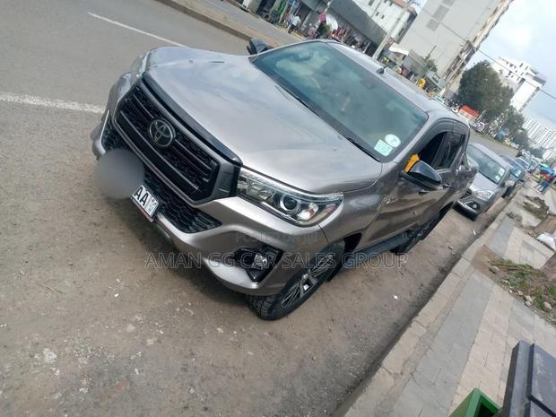 Toyota Hilux 2020 Gray