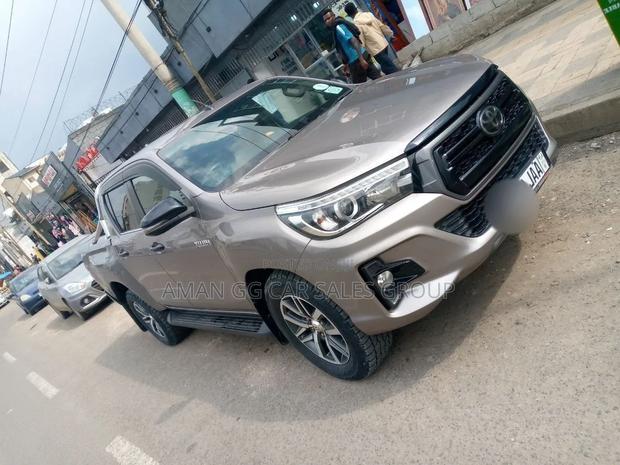 Toyota Hilux 2020 Gray
