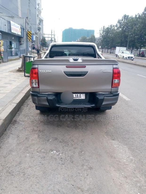 Toyota Hilux 2020 Gray