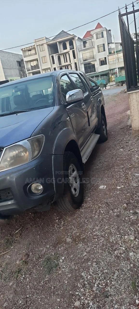 Toyota Hilux 2012 Gray