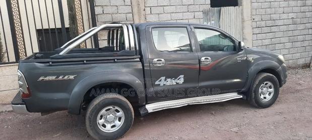 Toyota Hilux 2012 Gray