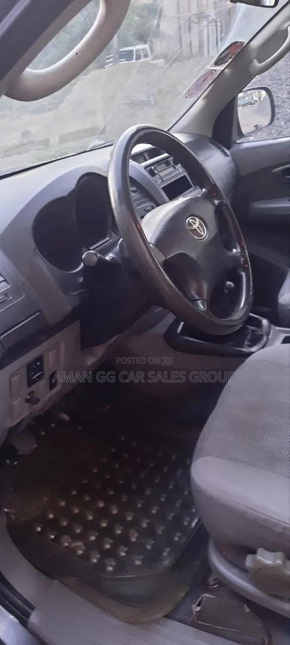 Toyota Hilux 2012 Gray