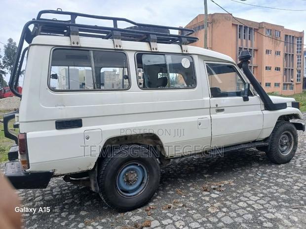Toyota Land Cruiser 1992 White