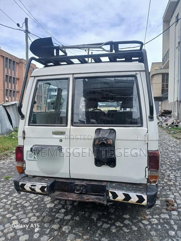 Toyota Land Cruiser 1992 White