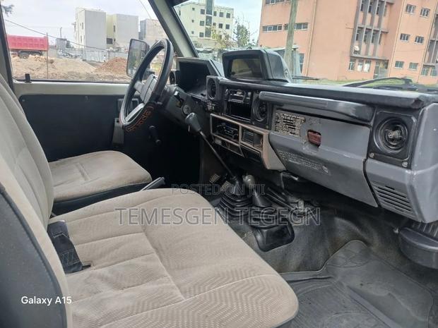 Toyota Land Cruiser 1992 White