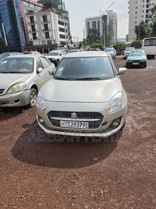 Suzuki Swift 2022 White