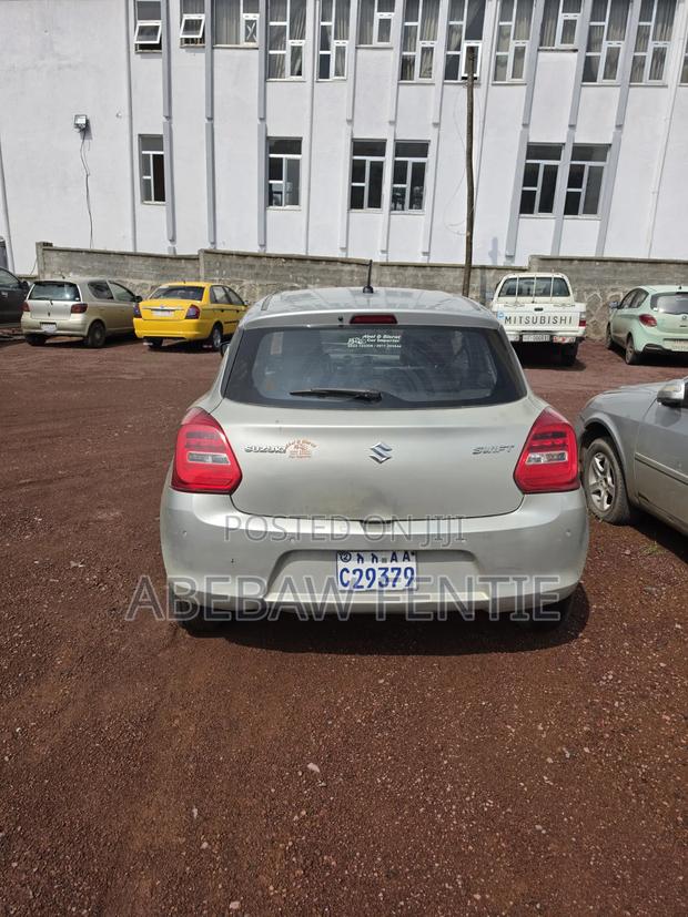 Suzuki Swift 2022 White