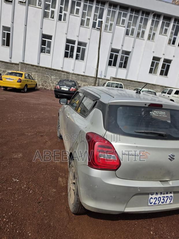 Suzuki Swift 2022 White
