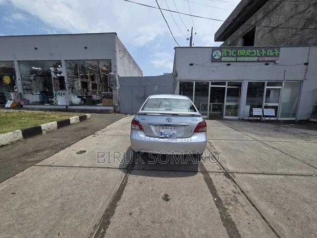 Toyota Yaris 2010 Silver