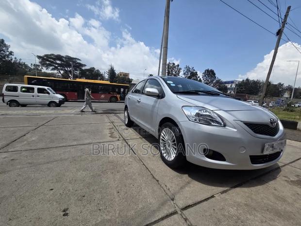 Toyota Yaris 2010 Silver