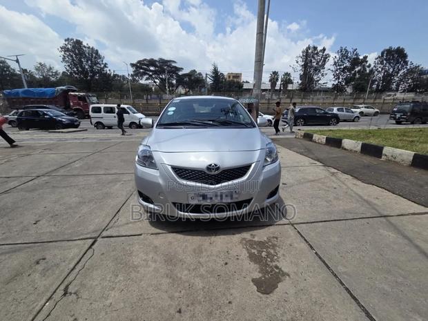 Toyota Yaris 2010 Silver
