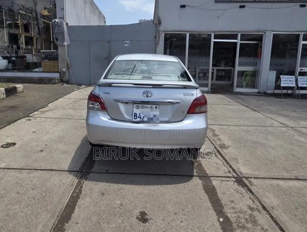 Toyota Yaris 2010 Silver