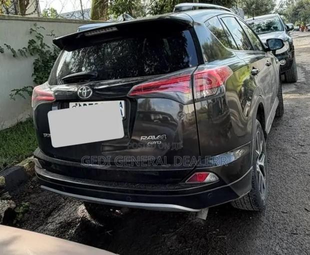 Toyota RAV4 2017 Gray