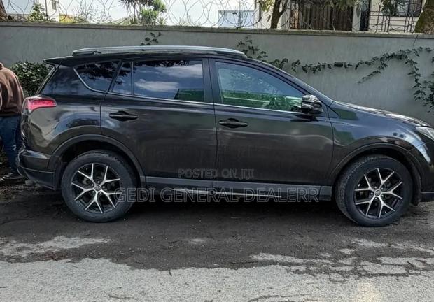 Toyota RAV4 2017 Gray