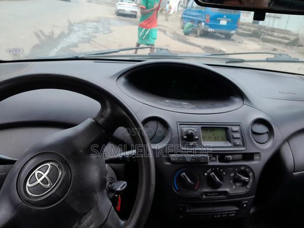 Toyota Vitz 2003 Silver